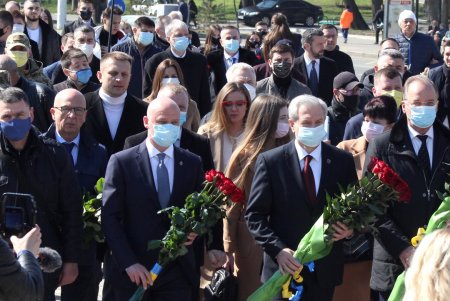 Одесситы отметили День освобождения города от нацистских оккупантов (фоторепортаж)