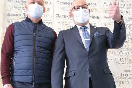 Открытие исторических часов над входом в приемное отделение Еврейской больницы (фоторепортаж)