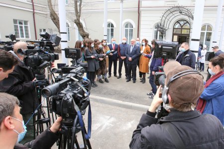 Открытие исторических часов над входом в приемное отделение Еврейской больницы (фоторепортаж)