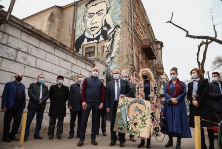 «Мы гордимся своим городом, его историей, и считаем своим долгом рассказывать об этом молодежи», - мэр Одессы на открытии мурала с изображением Владимира Жаботинского (фото)