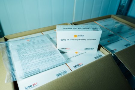 В Одессу поступили 4400 доз вакцины CoronaVac (фото)