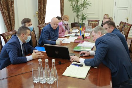 Мэр Одессы подписал меморандум  о внедрении цифровой системы управления сферой здравоохранения (фото, видео)