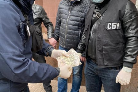 Чиновник государственной фискальной службы в Одесской области ежемесячно вымогал деньги у предпринимателей (фото)