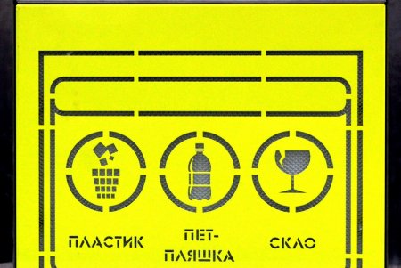 Подземные мусорные контейнеры улучшенной конструкции установили на Соборной площади (фоторепортаж)