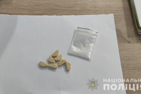 Знакомились с клиентами в клубах и предлагали «погрузиться в другую реальность»: в Одессе разоблачена банда наркоторговцев, состоящая из девушек модельной внешности (фото, видео)