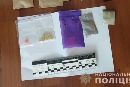 Знакомились с клиентами в клубах и предлагали «погрузиться в другую реальность»: в Одессе разоблачена банда наркоторговцев, состоящая из девушек модельной внешности (фото, видео)