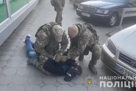 Знакомились с клиентами в клубах и предлагали «погрузиться в другую реальность»: в Одессе разоблачена банда наркоторговцев, состоящая из девушек модельной внешности (фото, видео)
