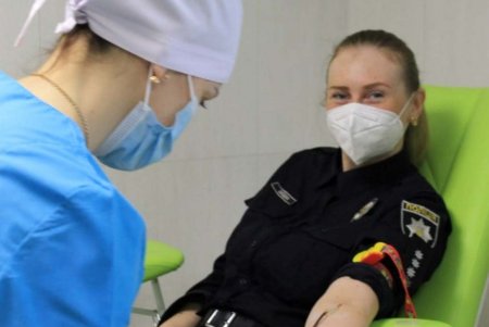 Патрульные стали донорами крови в Одесской областной детской больнице (фото)
