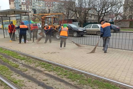 За неделю специалисты коммунальных служб провели масштабную уборку и ремонтные работы в Киевском и Малиновском районах