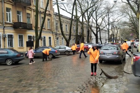 За неделю специалисты коммунальных служб провели масштабную уборку и ремонтные работы в Киевском и Малиновском районах
