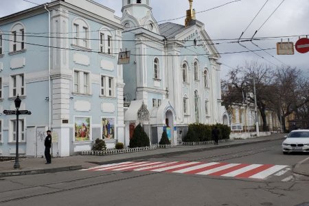 На оживленном перекрестке в районе парка Шевченко обновили разметку пешеходного перехода (фото)