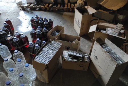 Спиртное в канистрах на полмиллиона гривен изъяли в ходе обысков на юге региона (фото)