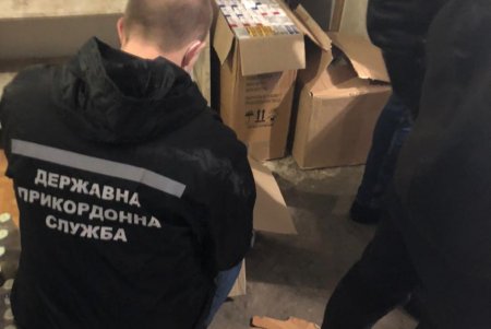Спиртное в канистрах на полмиллиона гривен изъяли в ходе обысков на юге региона (фото)