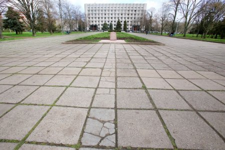 Парк облсовета вскоре станет сквером Героев Небесной сотни (фоторепортаж)