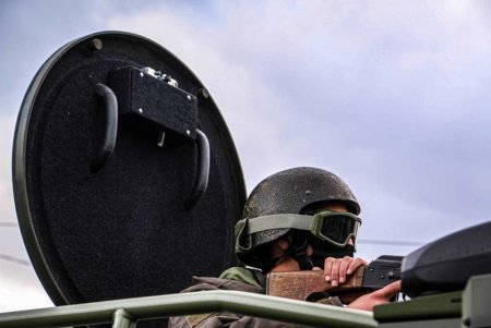 В центре города одесситы увидели бронетехнику и вооруженных силовиков: в Одессе стартовали масштабные учения (фото)