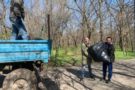 Итоги масштабного субботника в Одессе: десятки тонн мусора вывезли с зеленых зон города (фото)