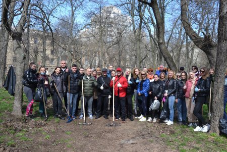 Итоги масштабного субботника в Одессе: десятки тонн мусора вывезли с зеленых зон города (фото)