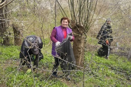Итоги масштабного субботника в Одессе: десятки тонн мусора вывезли с зеленых зон города (фото)