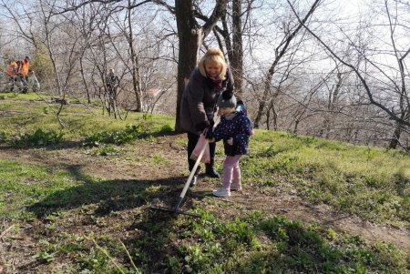 Итоги масштабного субботника в Одессе: десятки тонн мусора вывезли с зеленых зон города (фото)