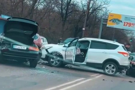 Под Одессой столкнулись пять автомобилей (фото, обновлено)