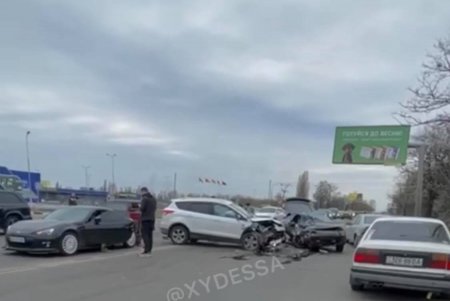 Под Одессой столкнулись пять автомобилей (фото, обновлено)