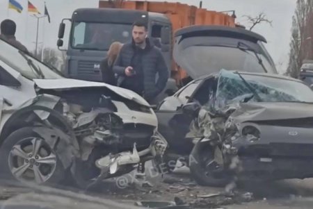 Под Одессой столкнулись пять автомобилей (фото, обновлено)