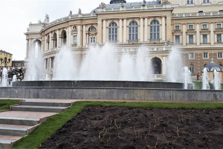 Уже расконсервировано и запущено 14 городских фонтанов (фото)