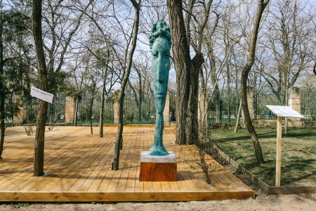 Классические купидоны и абстракция из стульев: к 85-летию Зеленого театра на его территории отрылся музей (фото)