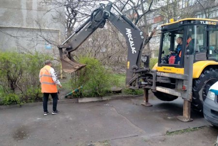 В Киевском районе коммунальщики демонтировали незаконно установленные ограничители движения (фото)