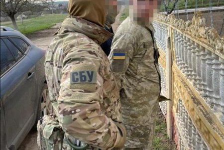 Пограничник вступил в сговор с контрабандистами, за взятки помогая переправлять товары без таможенного контроля