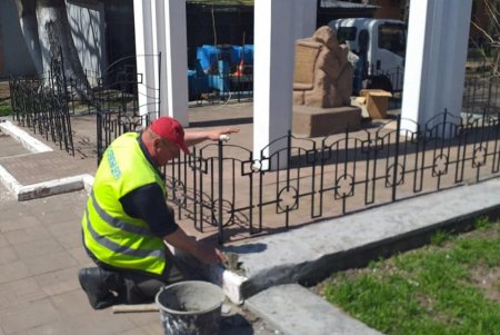 Накануне годовщины Чернобыльской катастрофы в городе ремонтируют, моют и убирают памятные места