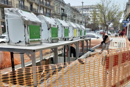 Подземные контейнеры для сбора твердых бытовых отходов устанавливают на Большой Арнаутской и Ришельевской (фото)