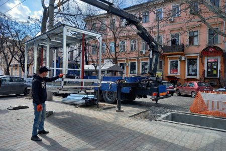Подземные контейнеры для сбора твердых бытовых отходов устанавливают на Большой Арнаутской и Ришельевской (фото)