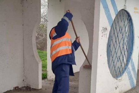 Дорожники ежедневно проводят работы по поддержанию порядка на трассах в Одесской области (фото)