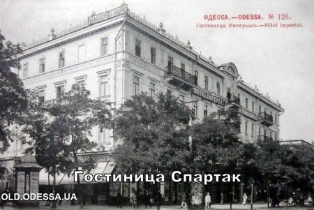 Ярмарку, организованную на Дерибасовской с 2013 года, демонтируют (фоторепортаж)