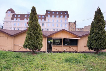 Ярмарку, организованную на Дерибасовской с 2013 года, демонтируют (фоторепортаж)