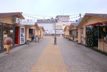 Ярмарку, организованную на Дерибасовской с 2013 года, демонтируют (фоторепортаж)