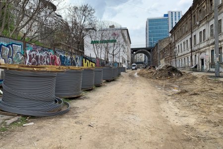 На Деволановском спуске ремонтируют ливневые коллекторы (фото)