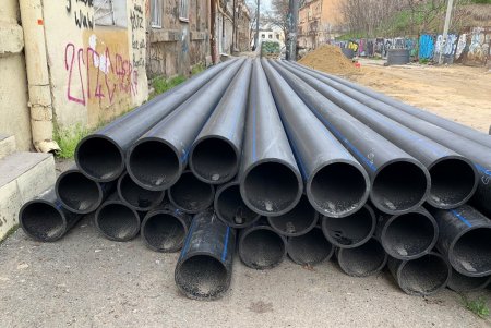На Деволановском спуске ремонтируют ливневые коллекторы (фото)