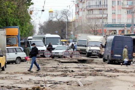 В районе «Привоза» начался капремонт улицы Преображенской (фоторепортаж)