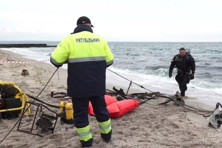Водолазы проверили пляжи перед началом курортного сезона (фото)