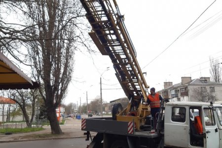 В районе 1-й Заставы на оживленной улице установили современный светофор с кнопкой
