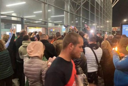 Благодатный огонь из Иерусалима доставили в Одессу (фото, видео)