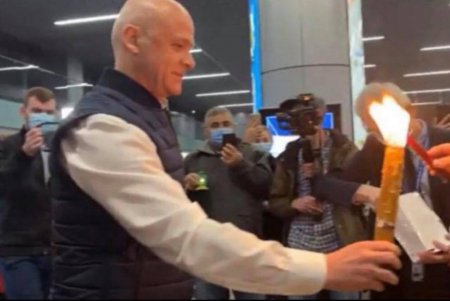 Благодатный огонь из Иерусалима доставили в Одессу (фото, видео)