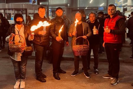 Благодатный огонь из Иерусалима доставили в Одессу (фото, видео)