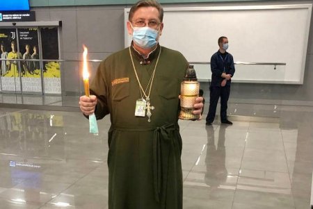 Благодатный огонь из Иерусалима доставили в Одессу (фото, видео)
