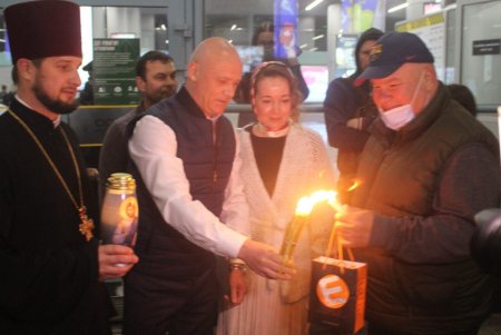 Благодатный огонь из Иерусалима доставили в Одессу (фото, видео)