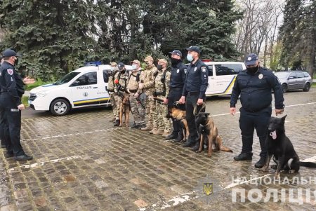 Куликово поле и Соборная площадь – под охраной полицейских (фото, видео)
