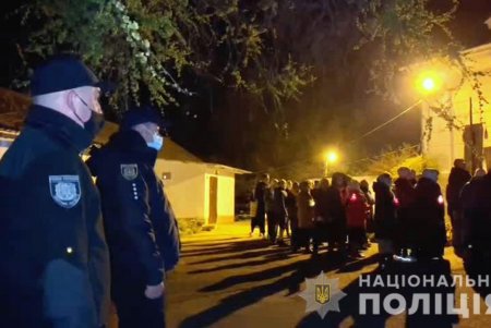 Грубых нарушений правопорядка и карантинных норм в Пасхальную ночь не зафиксировано (фото, видео)