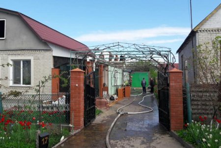 В Великодолинском горела пристройка к жилому дому (фото) 